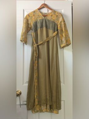 MoliFusu Women’s vintage inspired dress size medium in Olive and Yellow